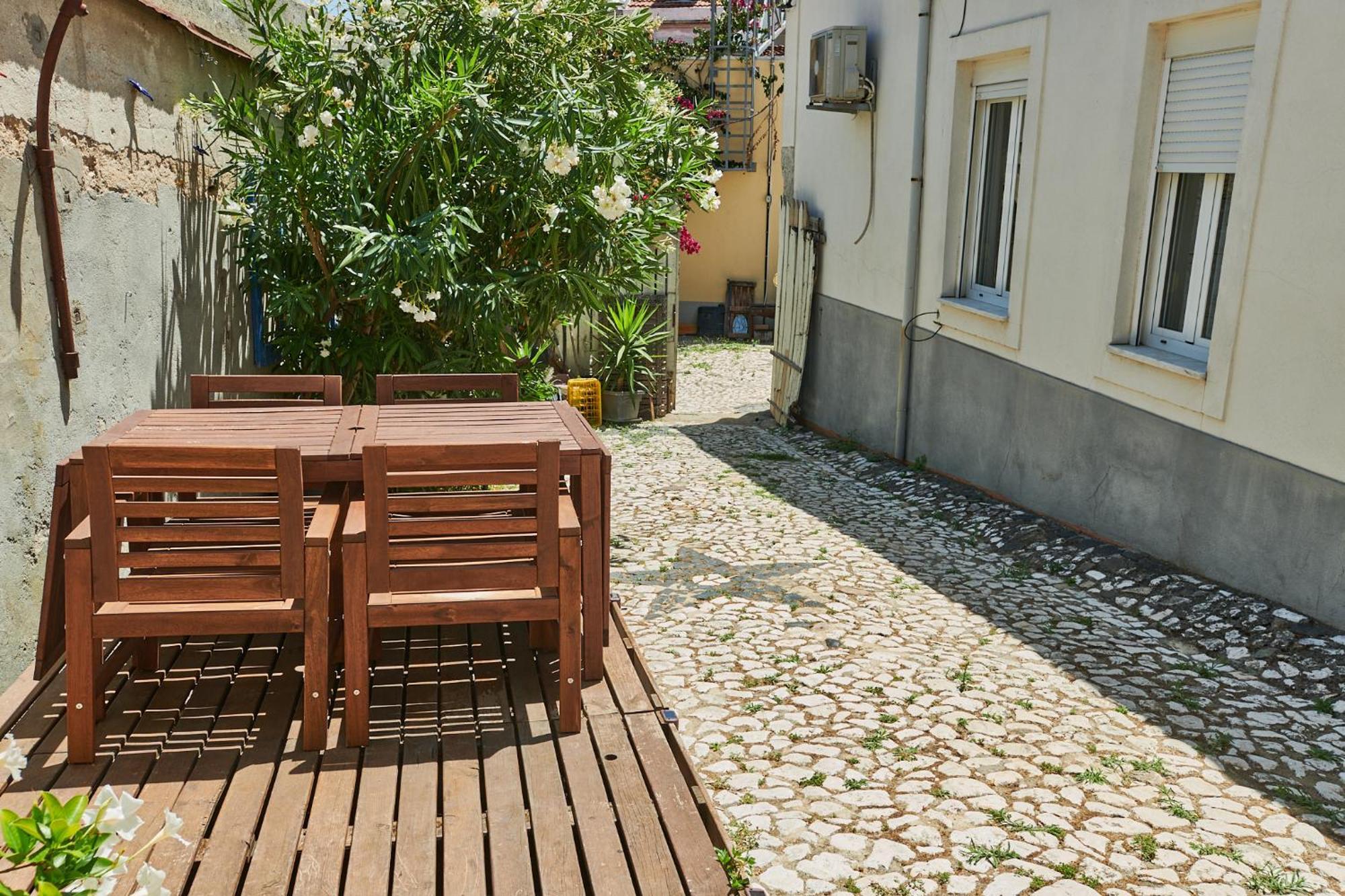The Back Yard Nest Apartment Lisbon Exterior photo