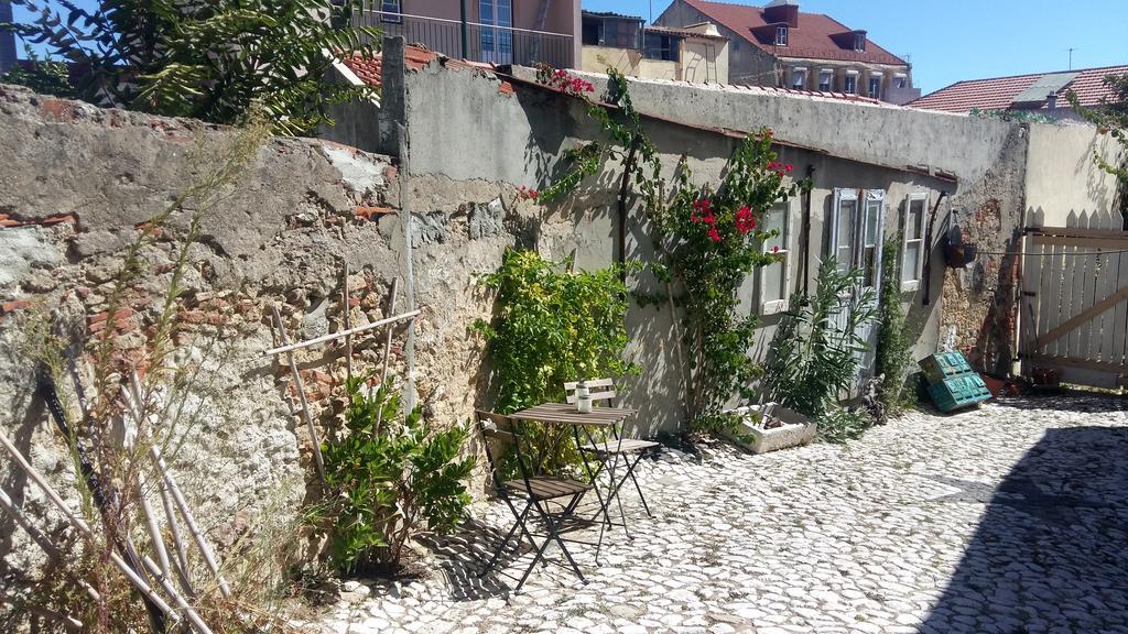 The Back Yard Nest Apartment Lisbon Exterior photo